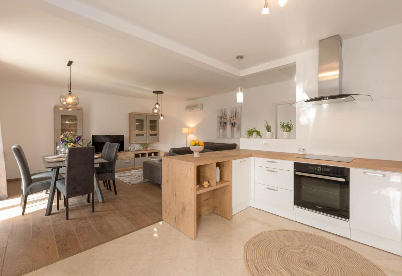 Newly Renovated Holiday Apartment Sirius Пореч Екстериор снимка