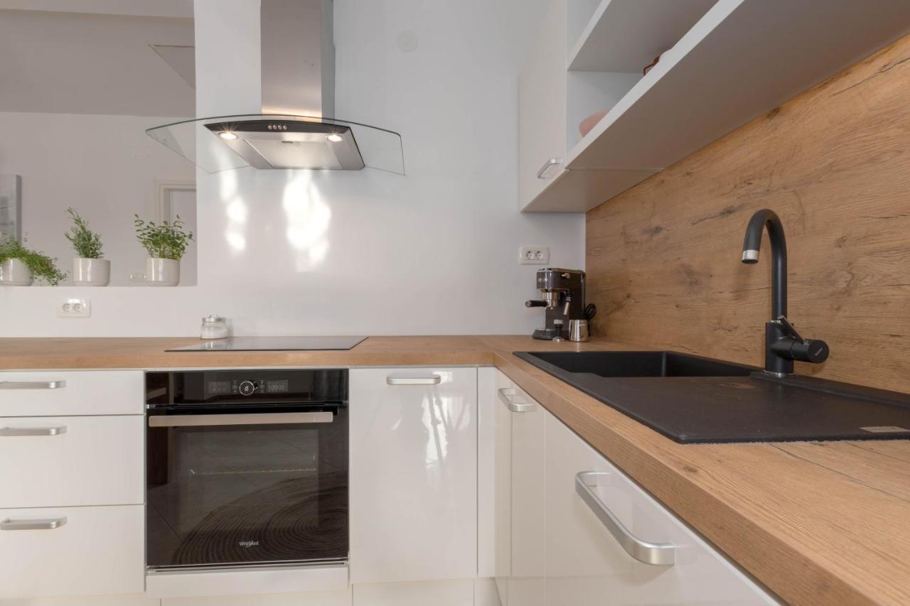 Newly Renovated Holiday Apartment Sirius Пореч Екстериор снимка