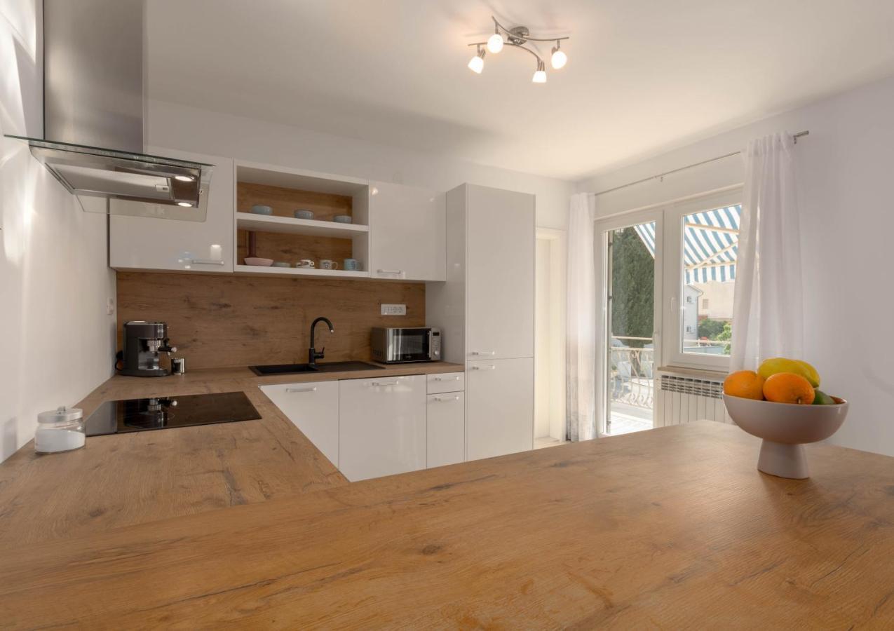 Newly Renovated Holiday Apartment Sirius Пореч Екстериор снимка
