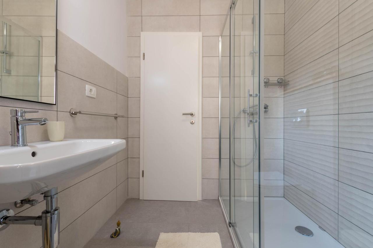 Newly Renovated Holiday Apartment Sirius Пореч Екстериор снимка