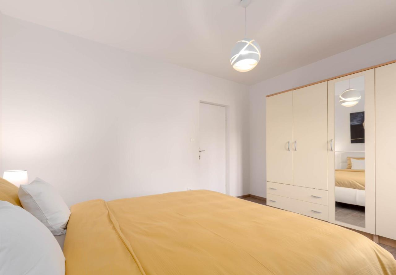 Newly Renovated Holiday Apartment Sirius Пореч Екстериор снимка