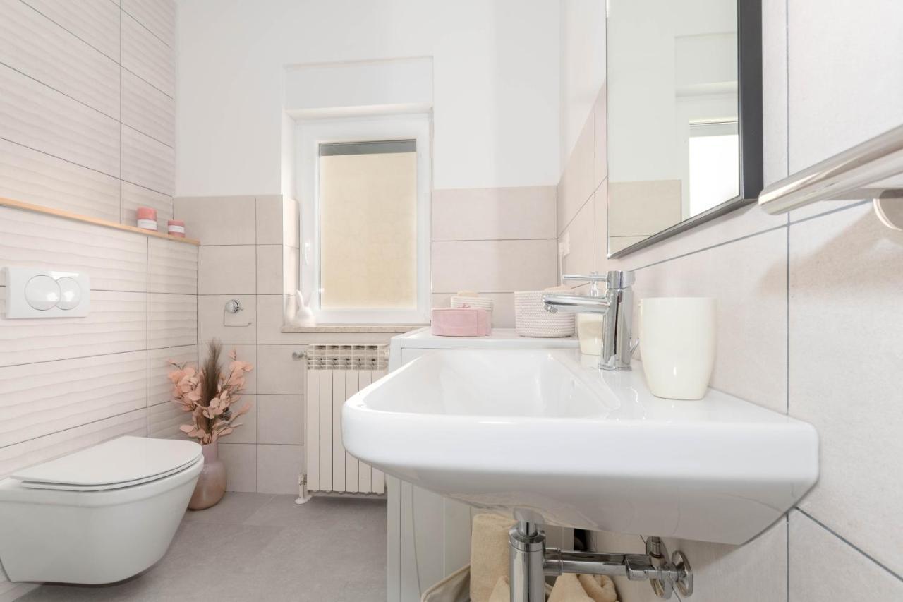Newly Renovated Holiday Apartment Sirius Пореч Екстериор снимка